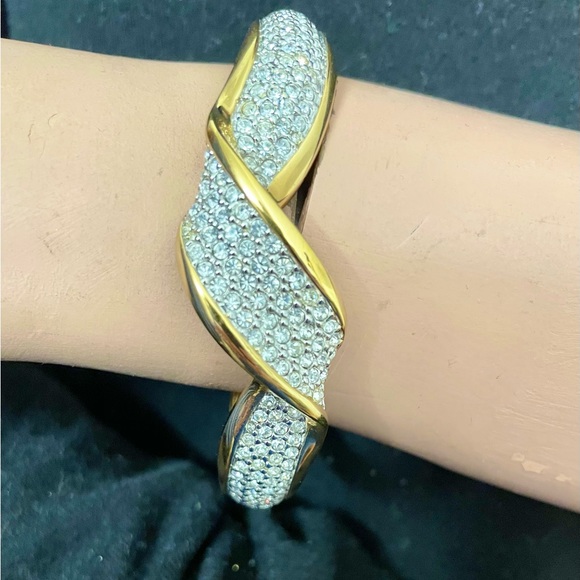 Swarovski Earrings and bracelet set - Picture 8 of 9